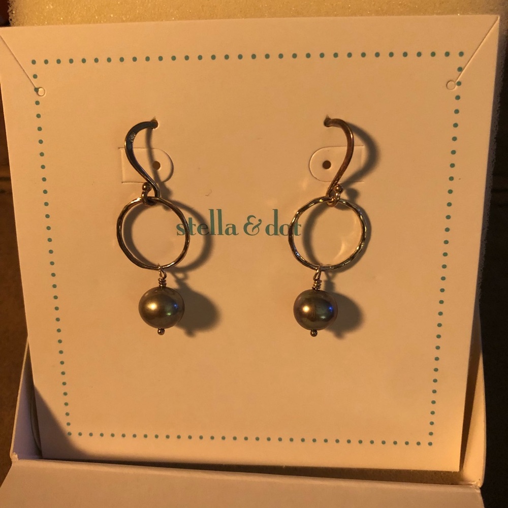 Stella and Dot Grace Pearl Earrings